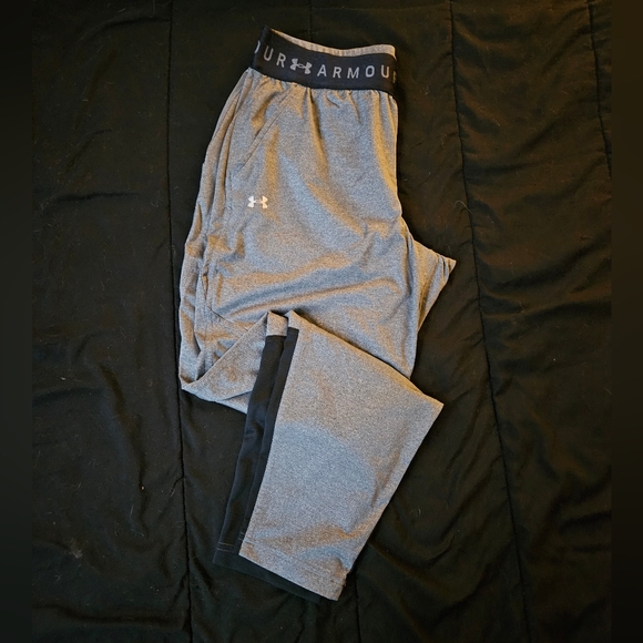3 pairs of UA joggers - Picture 2 of 11